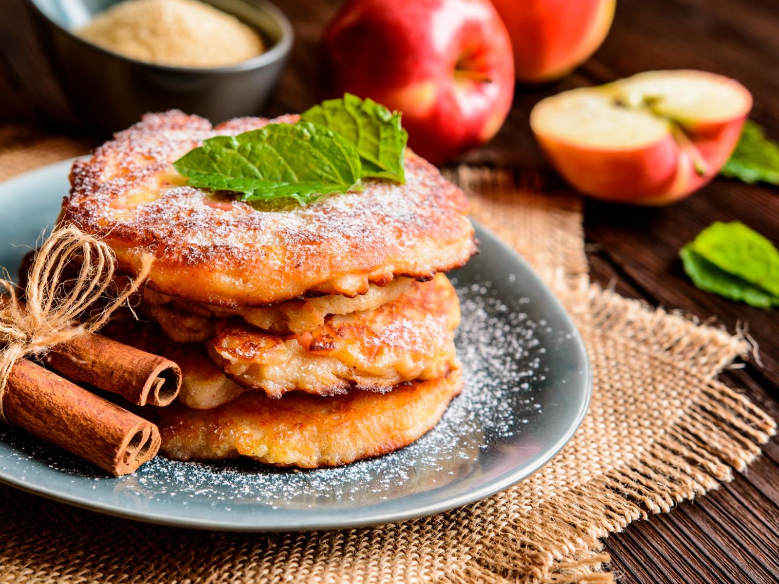 Cottage cheese and apple pancakes